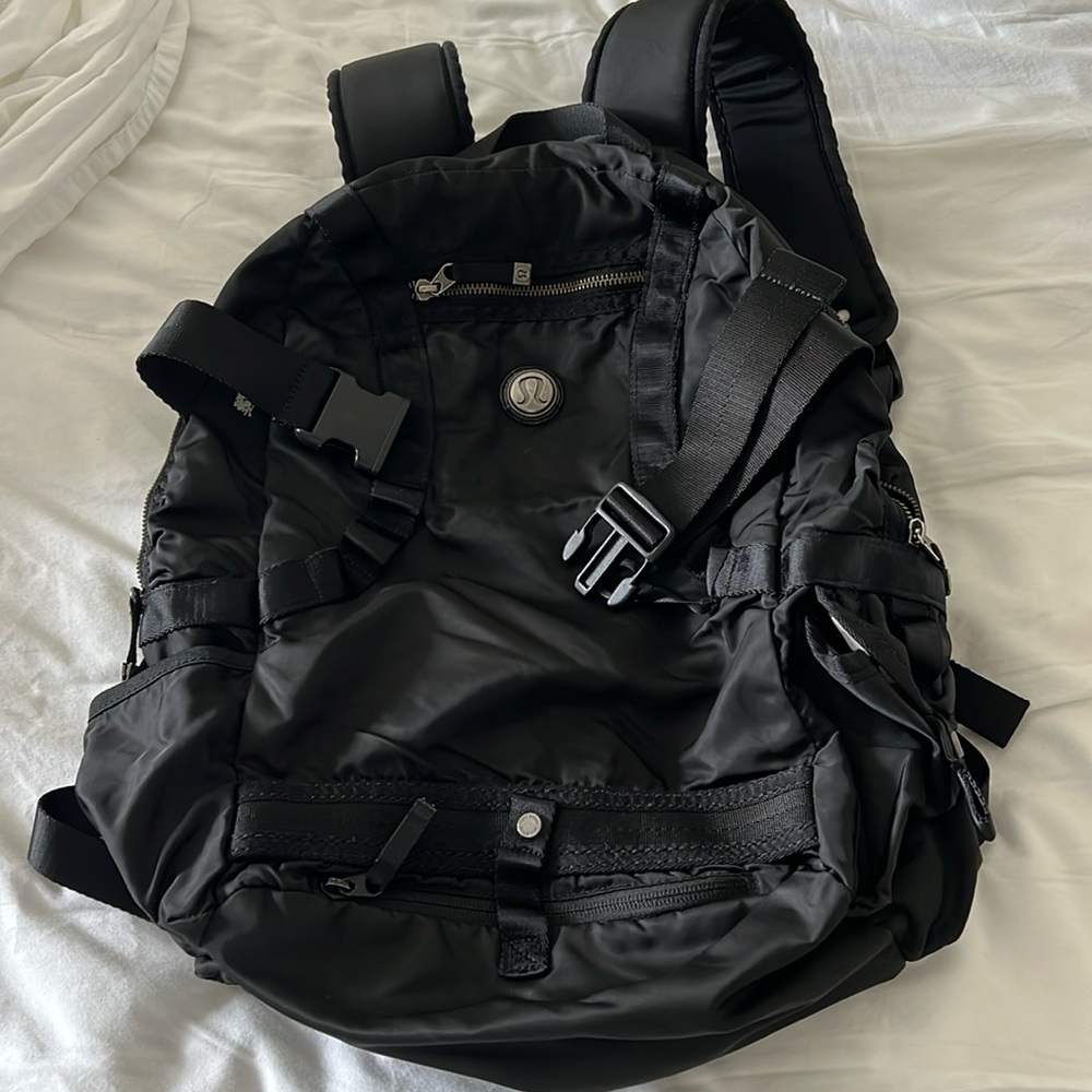 Lululemon yoga bag, like new, barely used